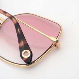 Geformte Metallsonnenbrille kundenspezifische Damen-stilvolle Lebensstil-Sonnenbrille-Frauen-Pentagons fournisseur
