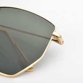 Polarisierte Lebensstil-Sonnenbrille-Edelstahl-materielle gute Korrosionsbeständigkeit fournisseur